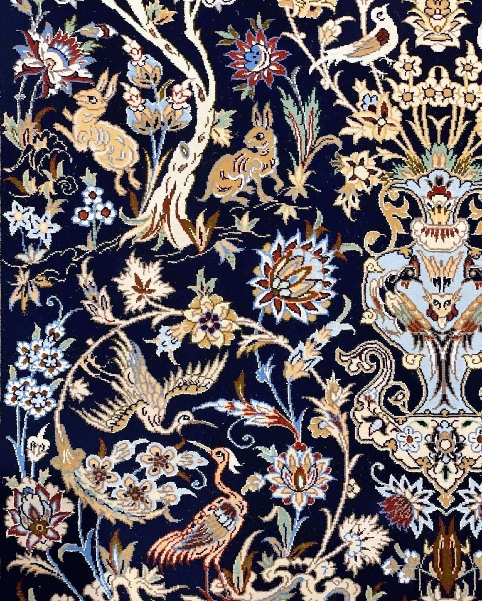 Elegant wool and silk Persian rug, hand-knotted by Rezaie, size 175 cm x 110 cm